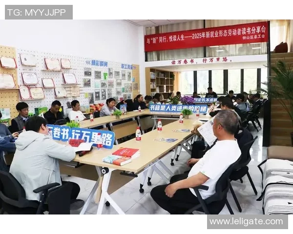 足球苗磊：从小球场到职业生涯的奋斗与梦想之路